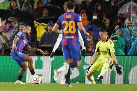 欧冠淘汰赛赛程-进不了球的毛病快让巴萨小组赛被淘汰了