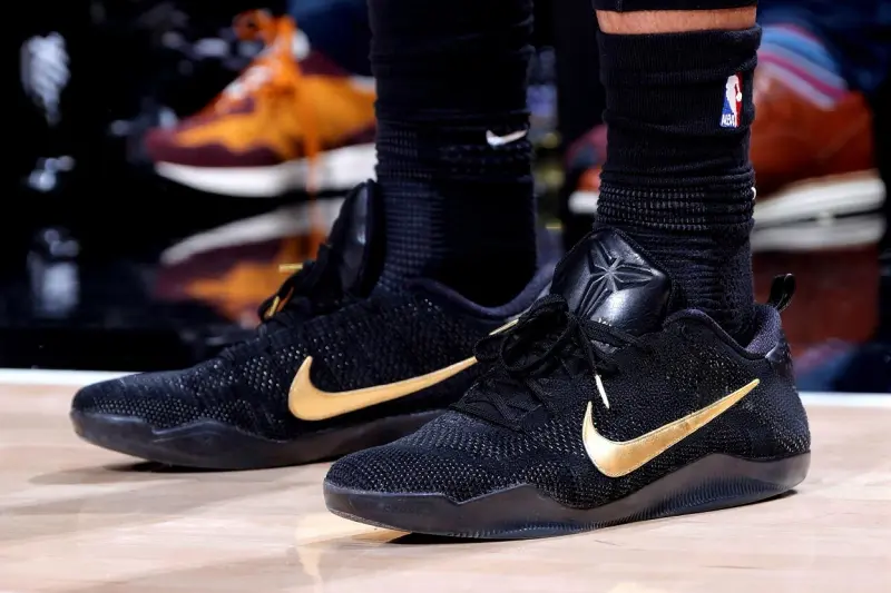 欧冠淘汰赛赛程-德罗赞穿着黑金科比11Elite，空砍39分4篮板6助攻2抢断